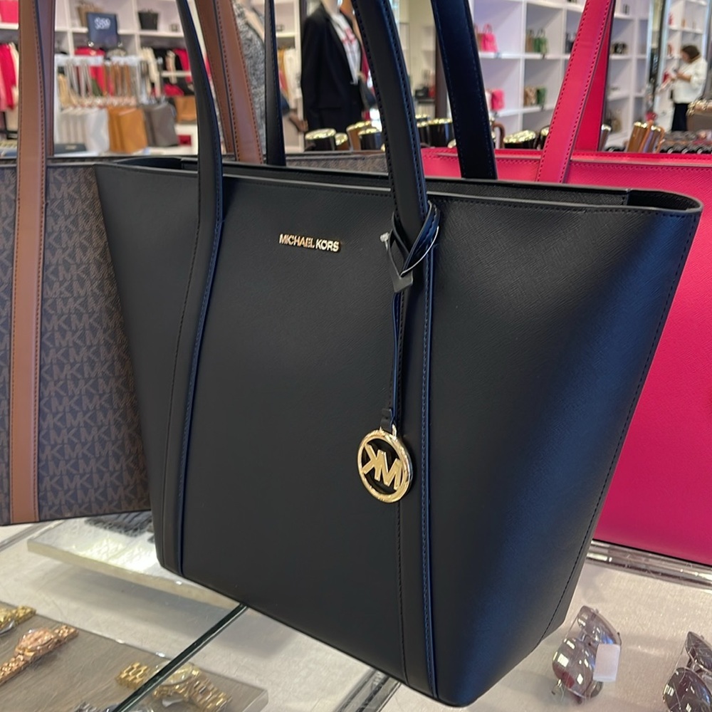 MICHAEL KORS 
Pratt Large Tote Shoulder Bag
COLOR BLACK
NWT - Picture 3 of 16